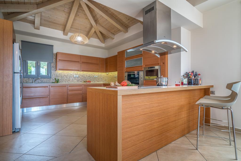 Villa Merovigli - Sea Views & Private Pool, Ideal For Large Groups, By Zantewize Трагаки Екстериор снимка
