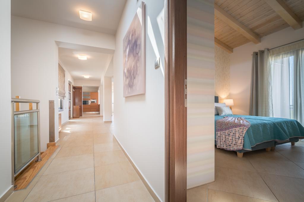 Villa Merovigli - Sea Views & Private Pool, Ideal For Large Groups, By Zantewize Трагаки Екстериор снимка