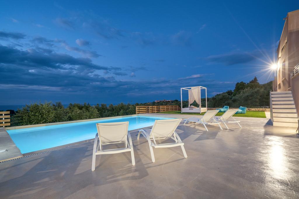 Villa Merovigli - Sea Views & Private Pool, Ideal For Large Groups, By Zantewize Трагаки Екстериор снимка